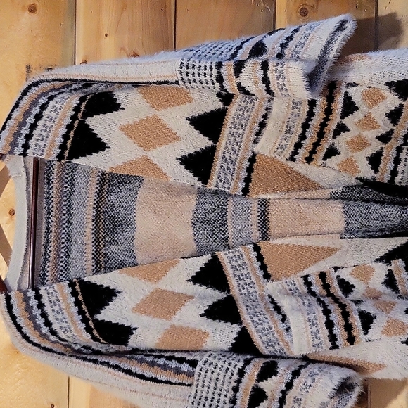 Odiva Boho Sweater - Picture 2 of 4